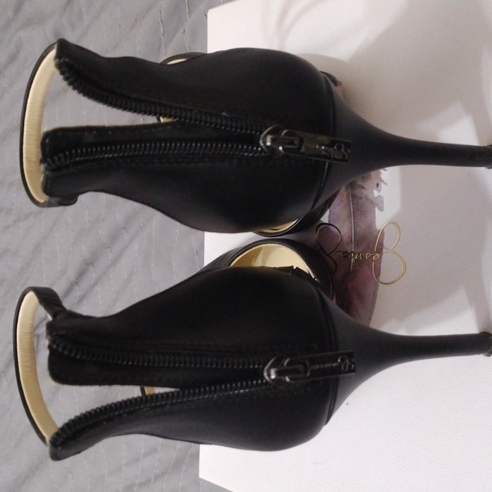 Heels - Picture 4 of 4